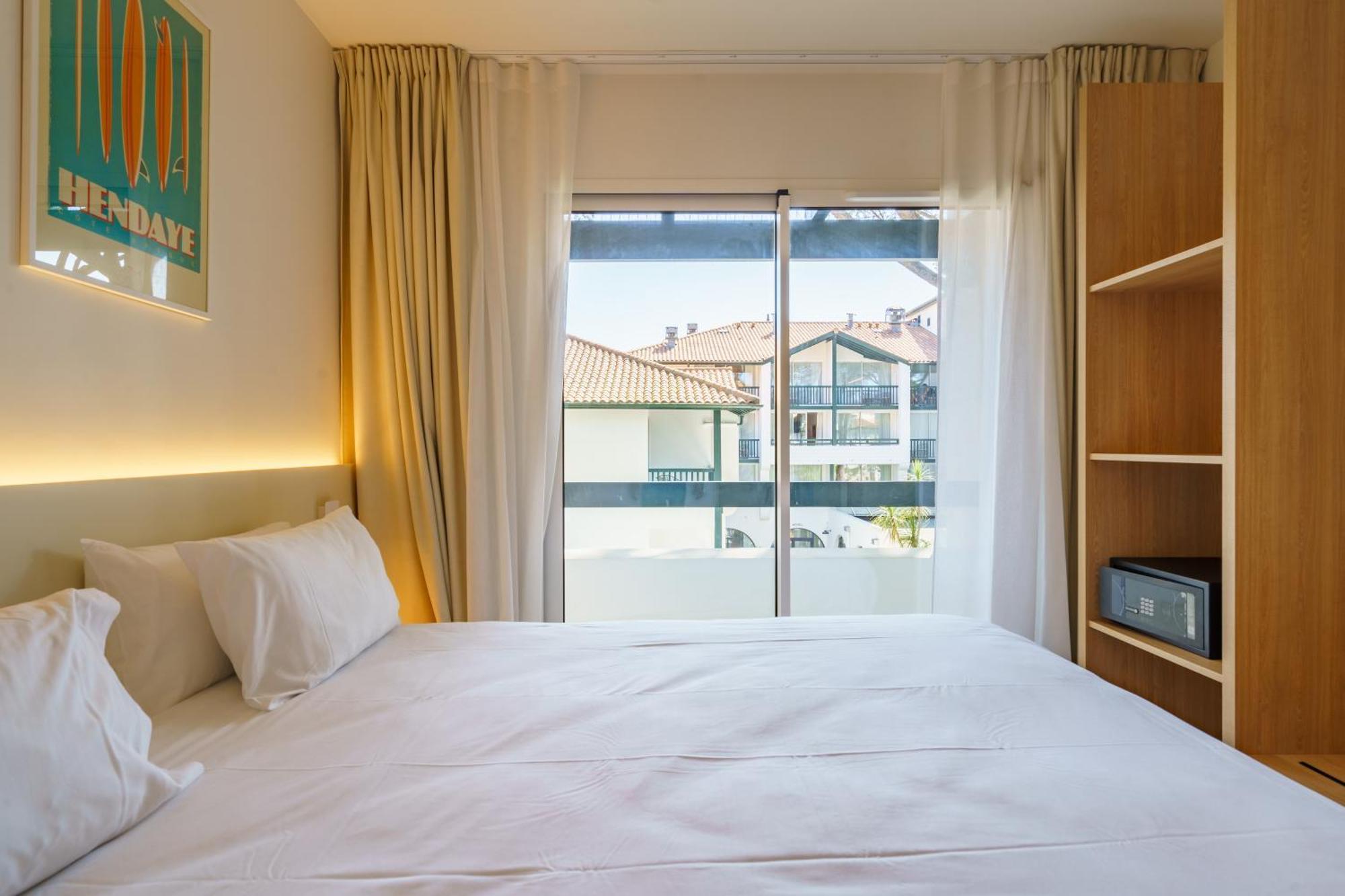 Ibaia - Piscine & Appart hôtel Hendaye