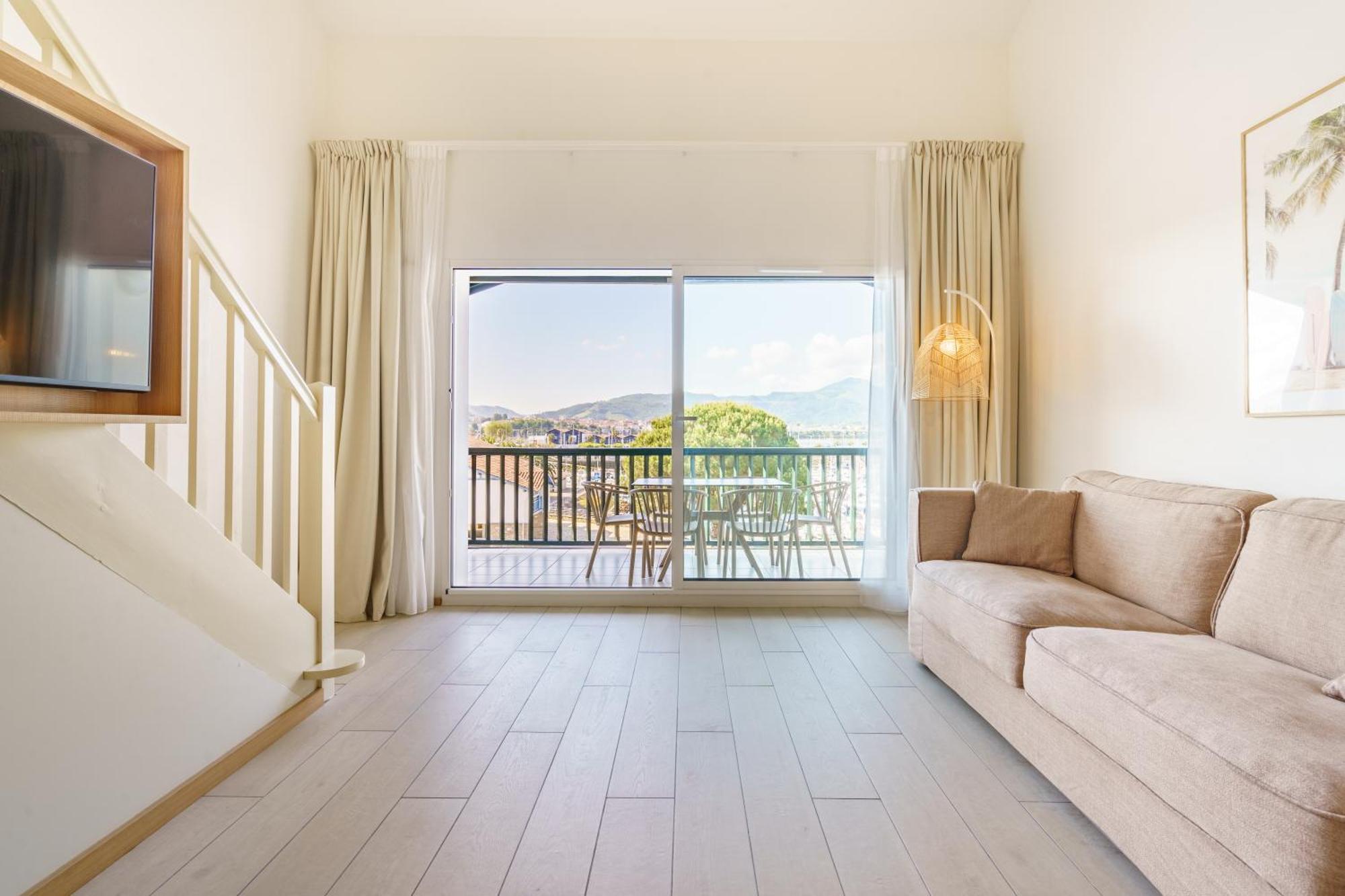 Ibaia - Piscine & Appart hôtel Hendaye